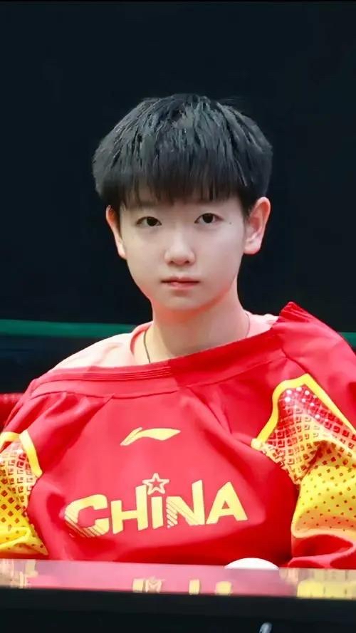 游泳半决赛焦点战：东城雄狮队强势横扫蓬莱雷豹队，新星闪耀。